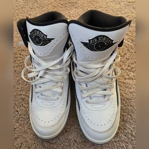 Mens Air Jordan 2's White and Black High-Top Sneakers Used & Good Condition